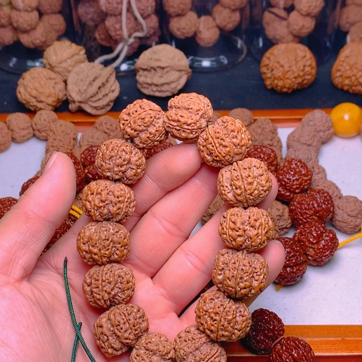 在***方手串金刚菩提蜂王原生态