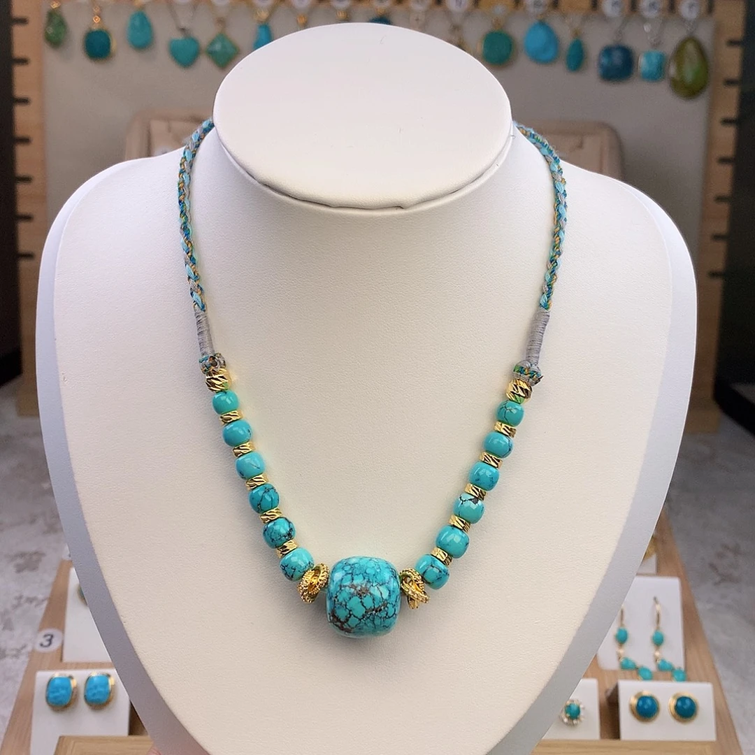 绿松石未镶嵌颈饰