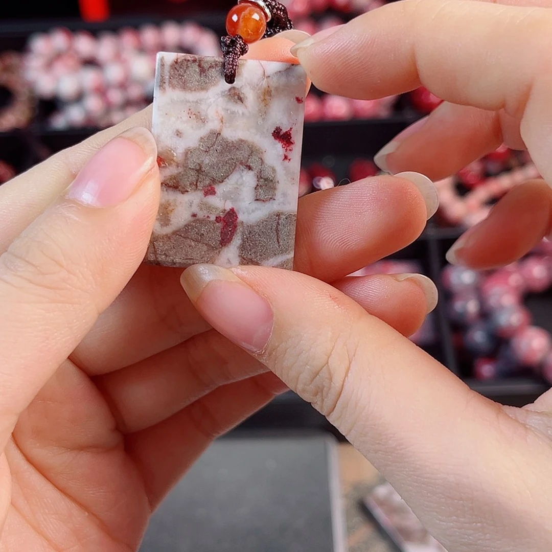 天然辰砂原石吊坠