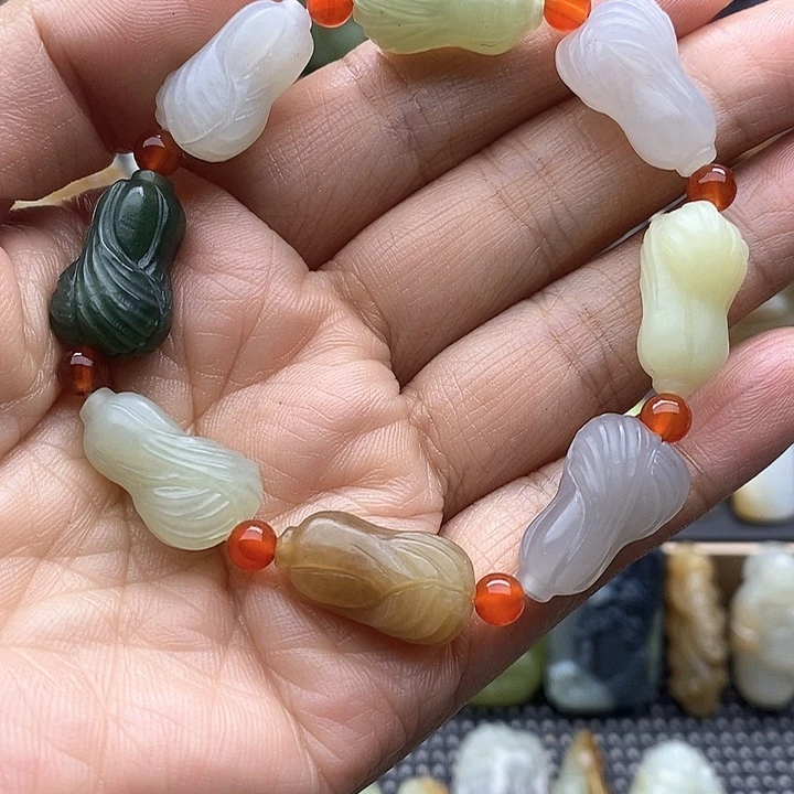 颈饰未镶嵌和田玉（糖玉）