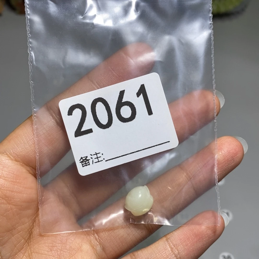 颈饰未镶嵌透闪石质玉圆***呛