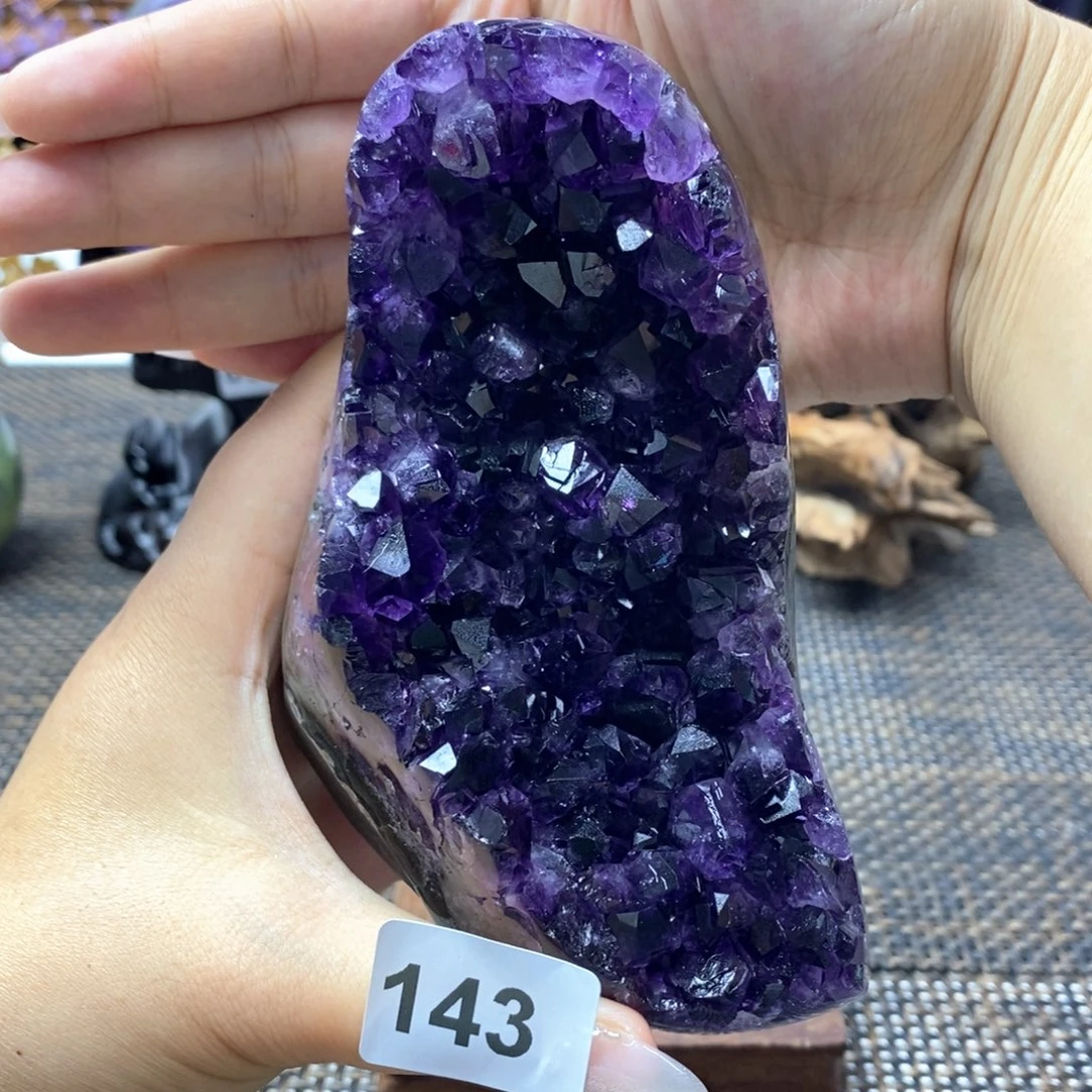 紫晶未镶嵌大型摆件（非配饰）