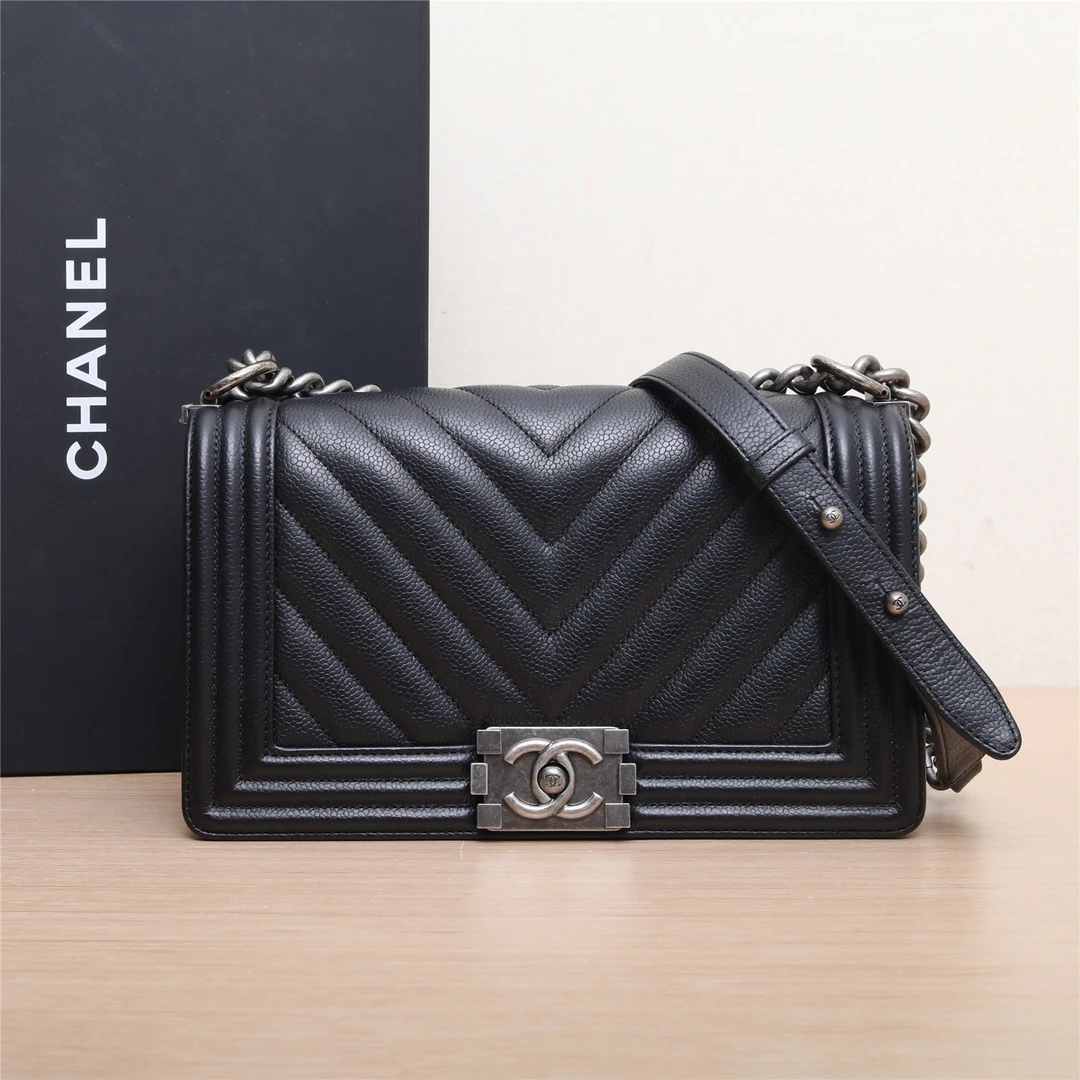 95新 Chanel/香奈儿 黑黑 Leboy 中号 荔枝皮革C 28开 包