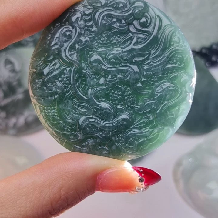 翡翠颈饰未镶嵌天然的A货翡翠多样性发货