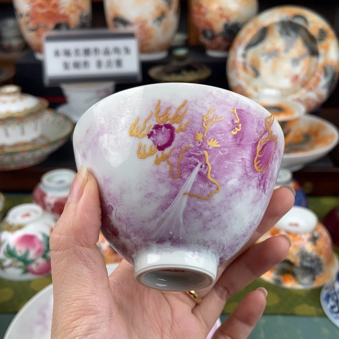 陶瓷的设计师是一个人的
