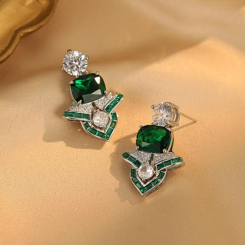 合金锆石耳饰 绿色锆石镶嵌耳钉时尚小众轻奢复古精致绿色耳饰