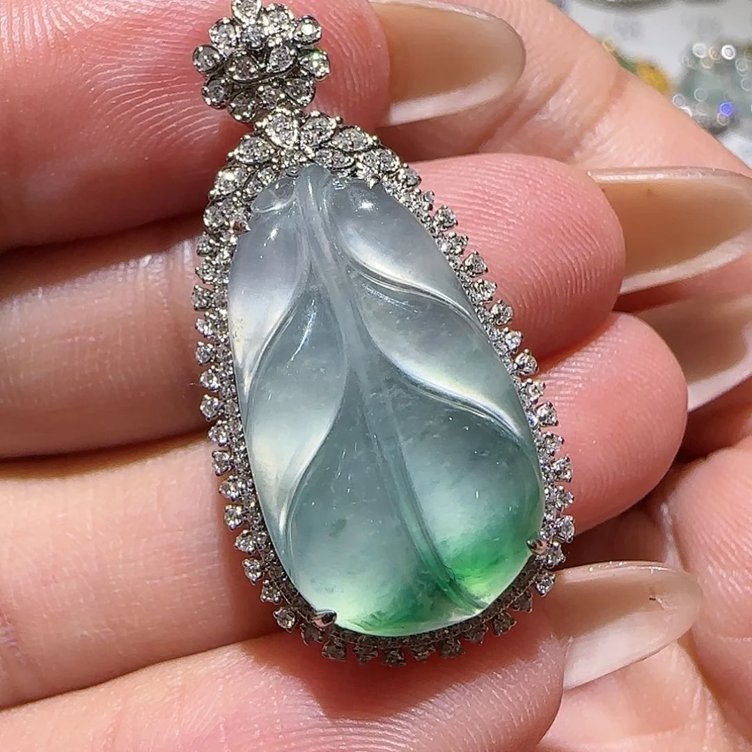 【闪购商品】颈饰18K金镶嵌翡翠天然