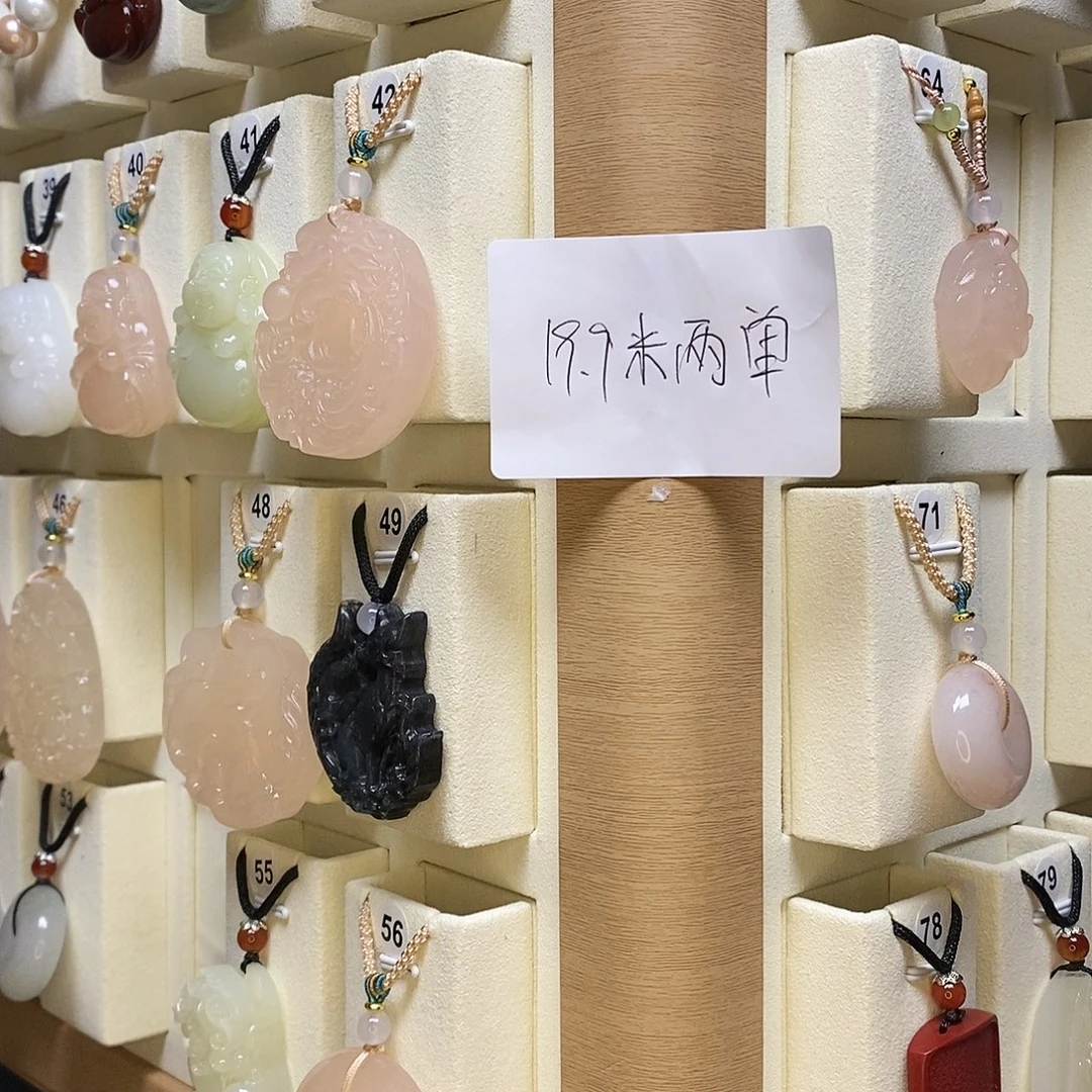 石英岩玉合金颈饰