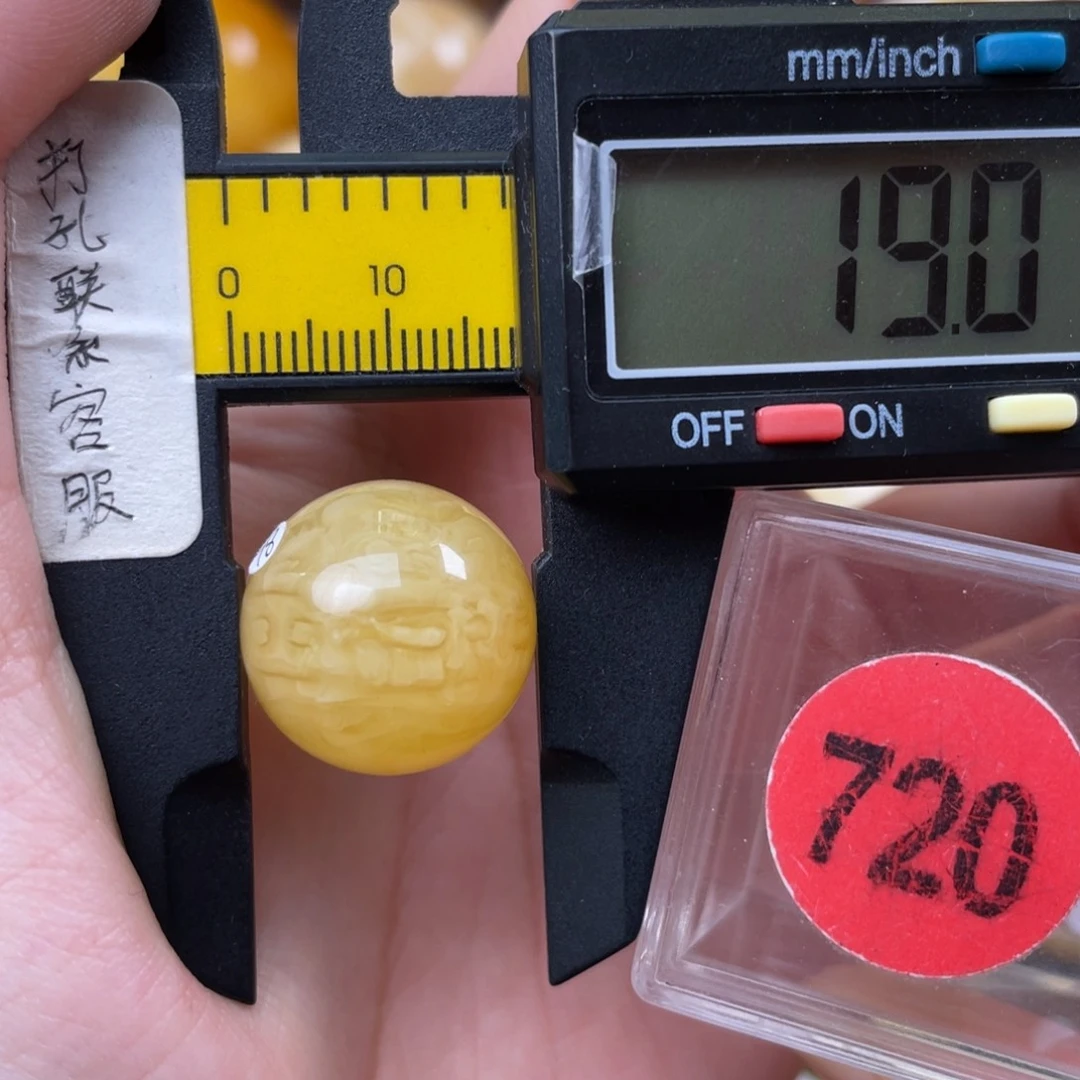蜜蜡未镶嵌珠宝奇石