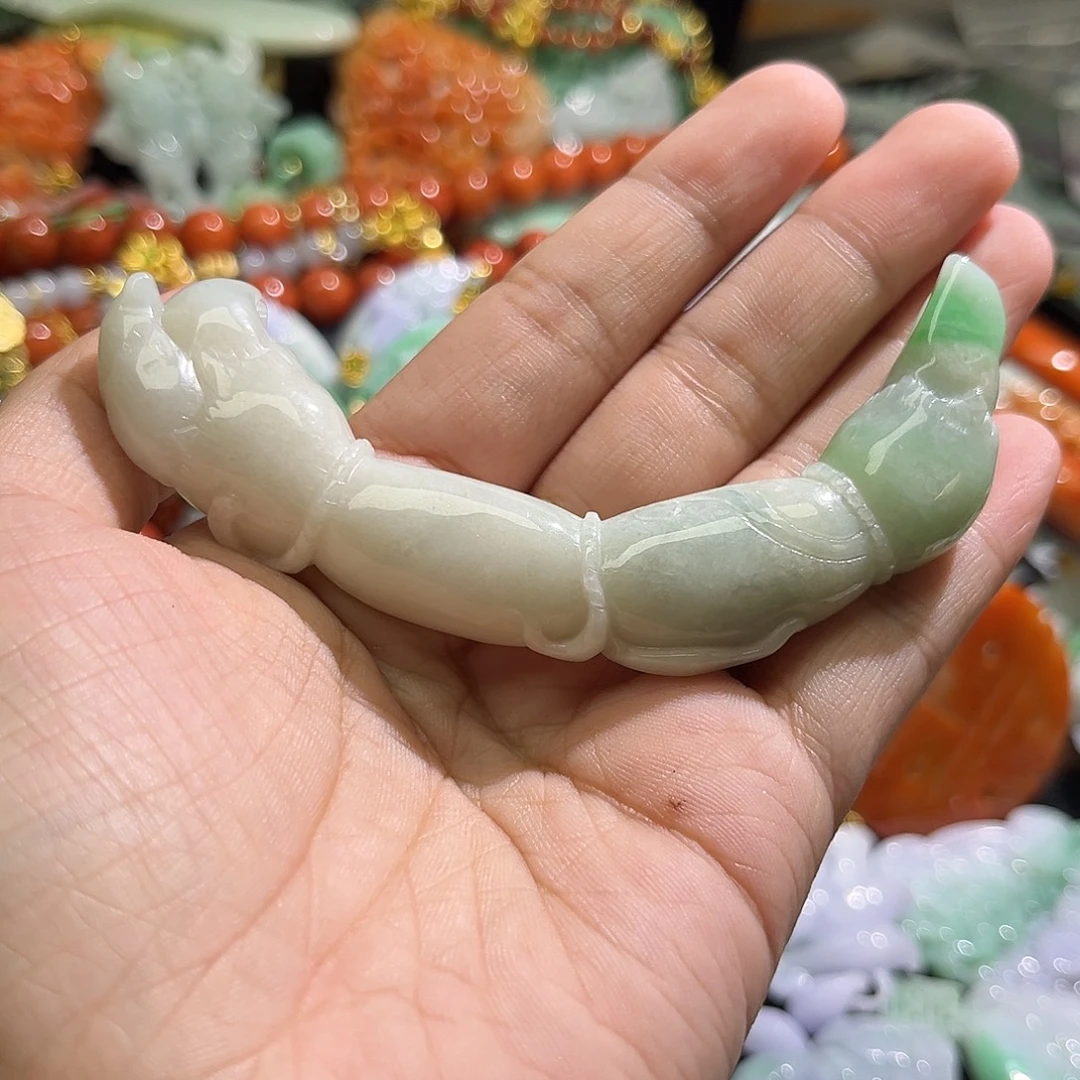 翡翠未镶嵌颈饰待编织