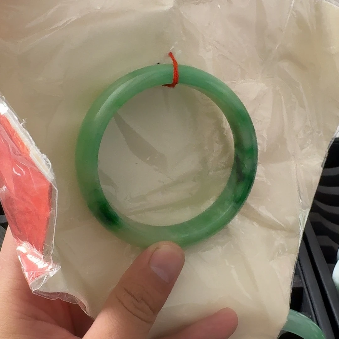 无非金属缅绿飘花手镯
