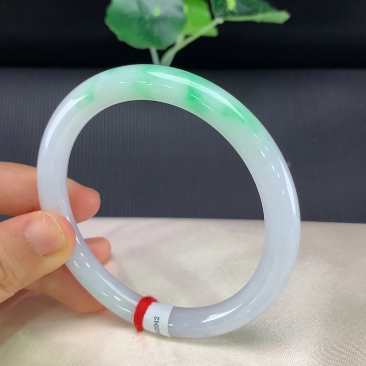 薇***翡翠手镯未镶嵌圆条59