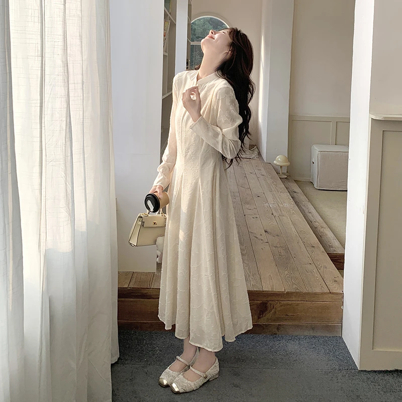 米白色新中式连衣裙2025新款今年流行爆款收腰A字气质高级感长裙