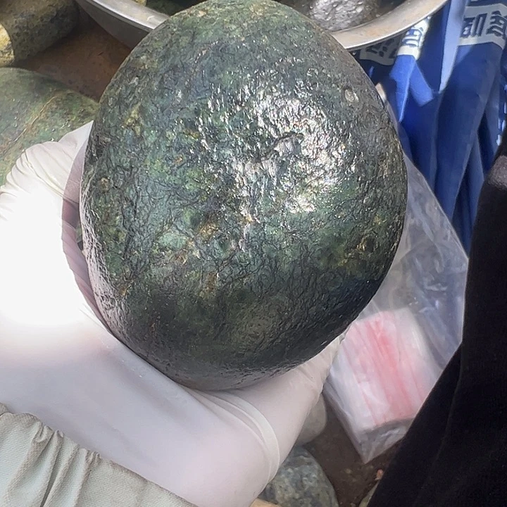 蛇纹石玉合金珠宝奇石是**呀