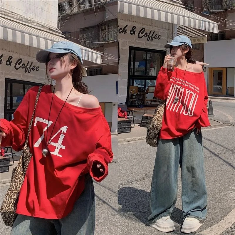 OOTD超绝辣妹穿搭红色露肩长袖T恤女早春新款字母印花宽松上衣潮