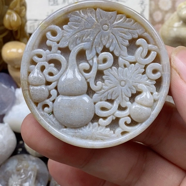 颈饰未镶嵌硅化珊瑚（珊瑚玉）
