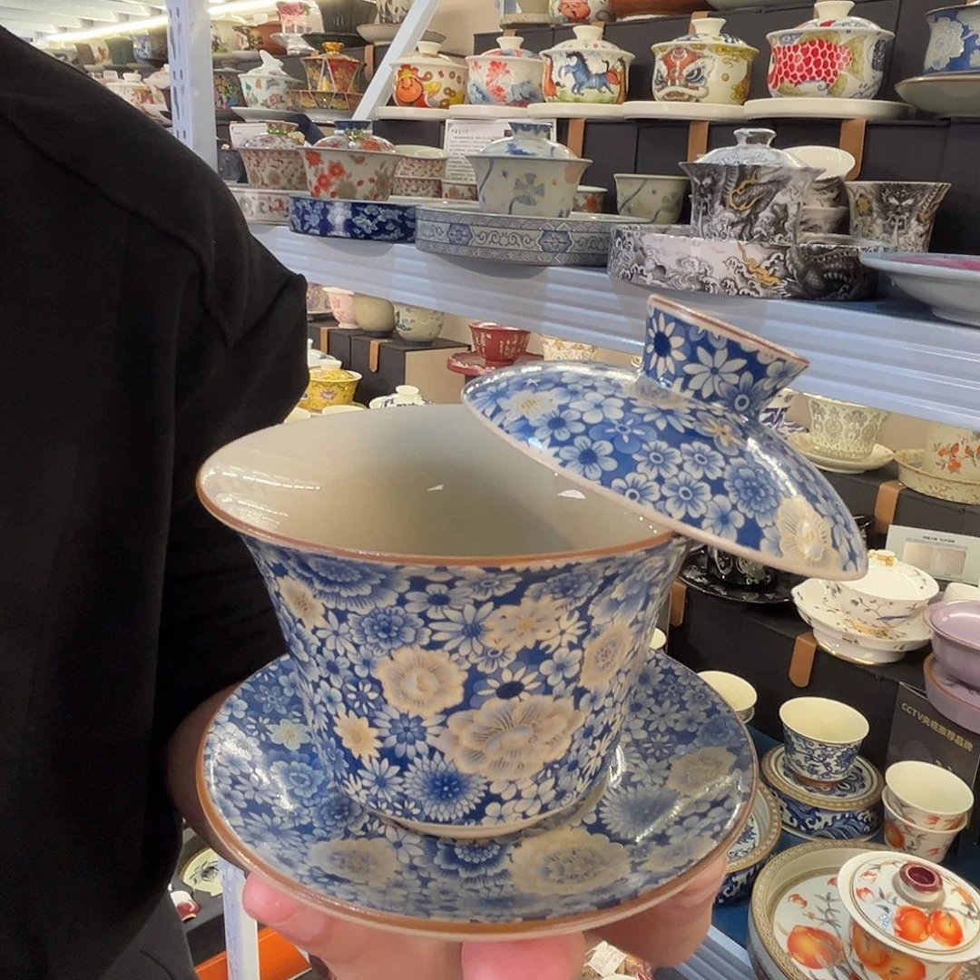 这些盖碗很漂亮！！！