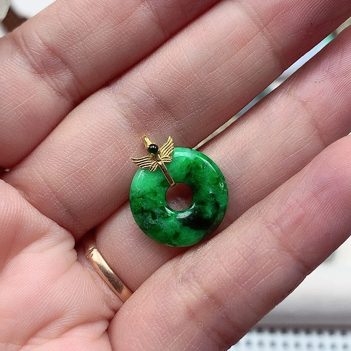 翡翠18K金镶嵌颈饰翡翠