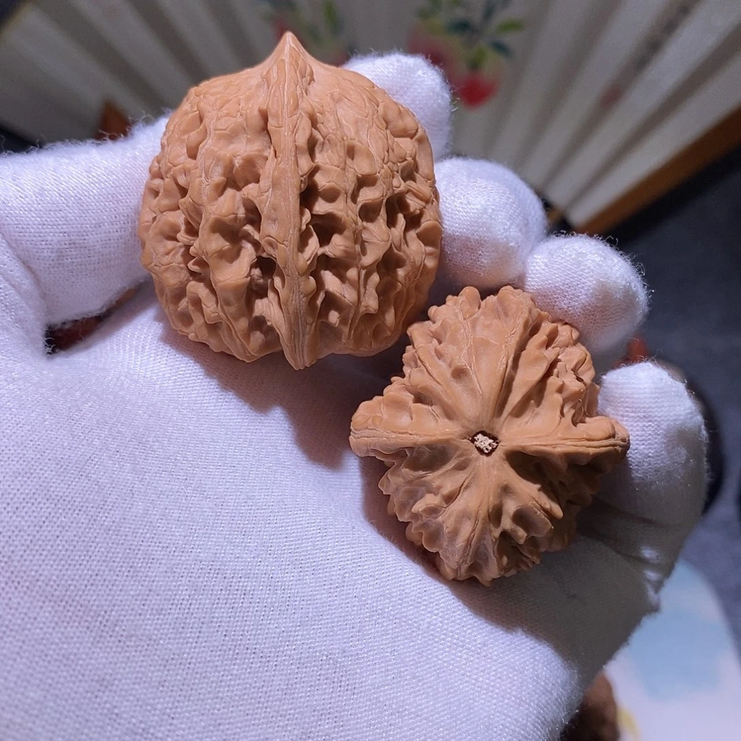 文玩核桃吊坠41克重野生鸡心