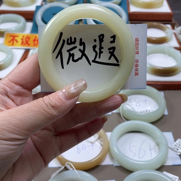 和田玉手镯未镶嵌小*玲