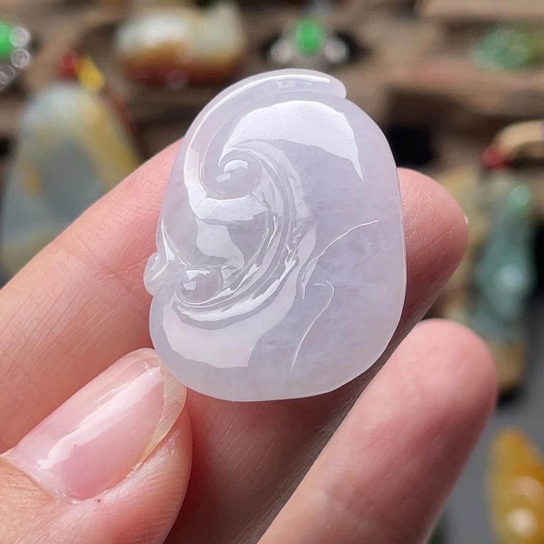 翡翠未镶嵌颈饰如意