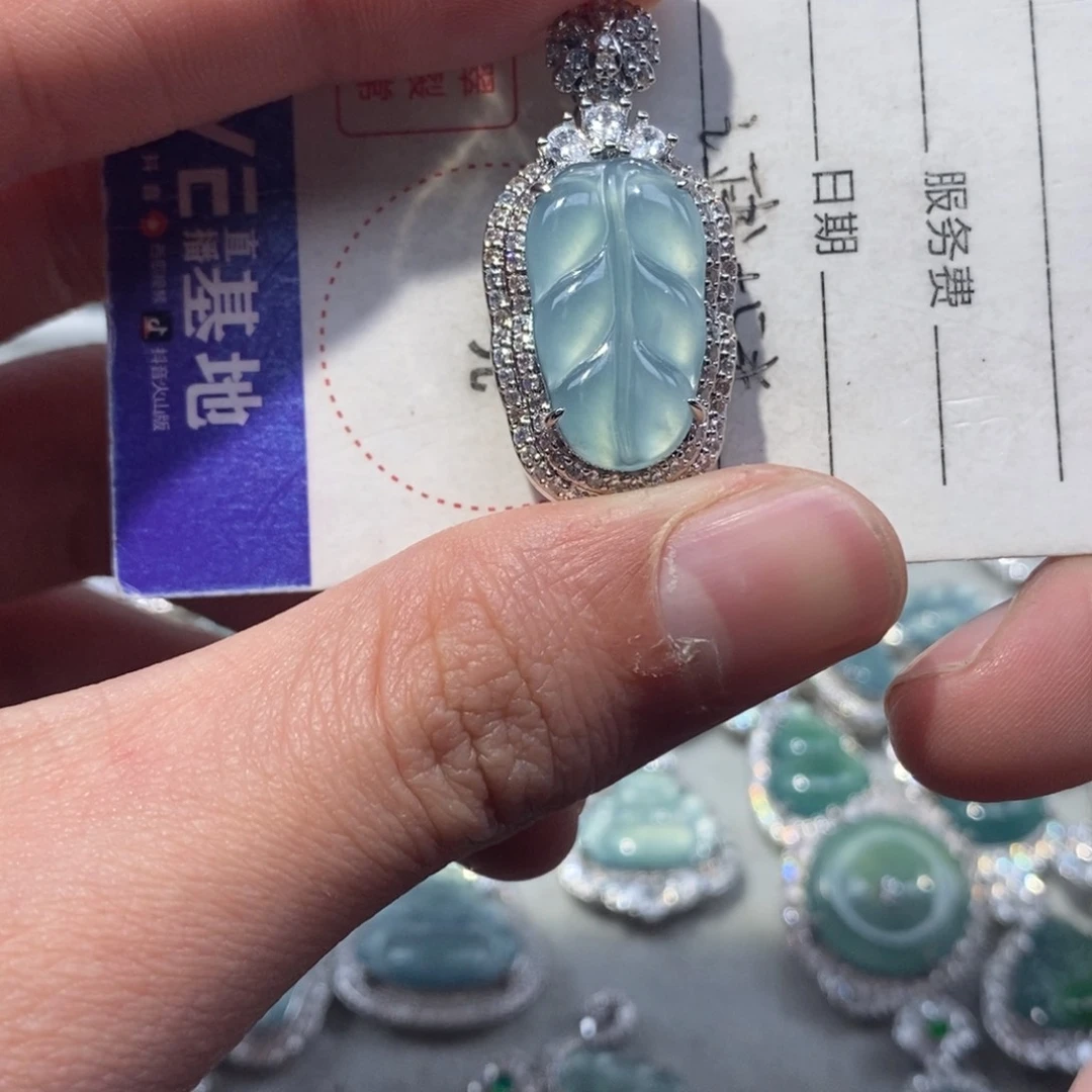 翡翠颈饰未镶嵌翡翠