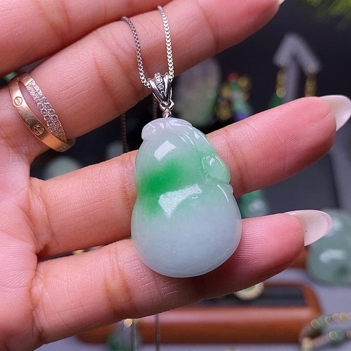 吊坠(赠链)未镶嵌翡翠