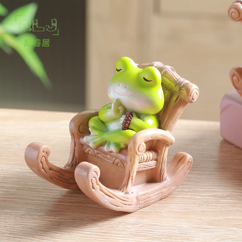 家居摆件桌面办公室创意礼品家居装新款青蛙摇椅可爱动物手机支架