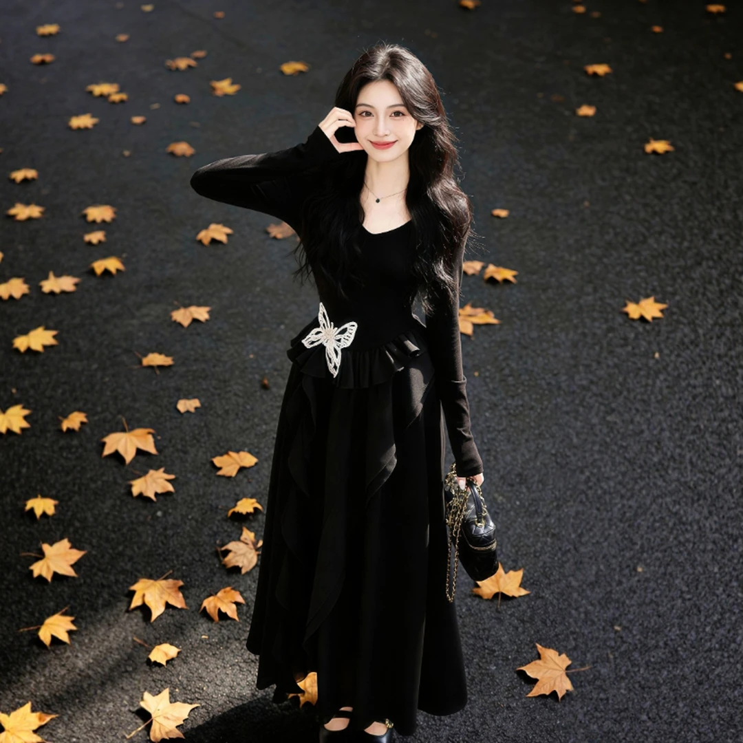 法式温柔风巨好看的收腰修身小黑裙大方得体绝美连衣裙2026年冬季