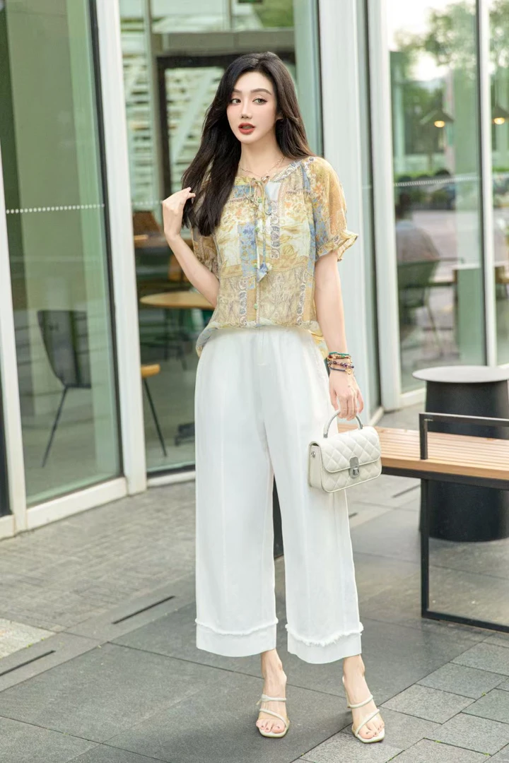 时尚洋气碎花加牛仔裤套装