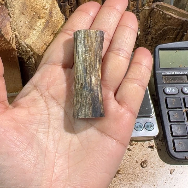 沉香吊坠棋楠沉香乌身吊坠7克