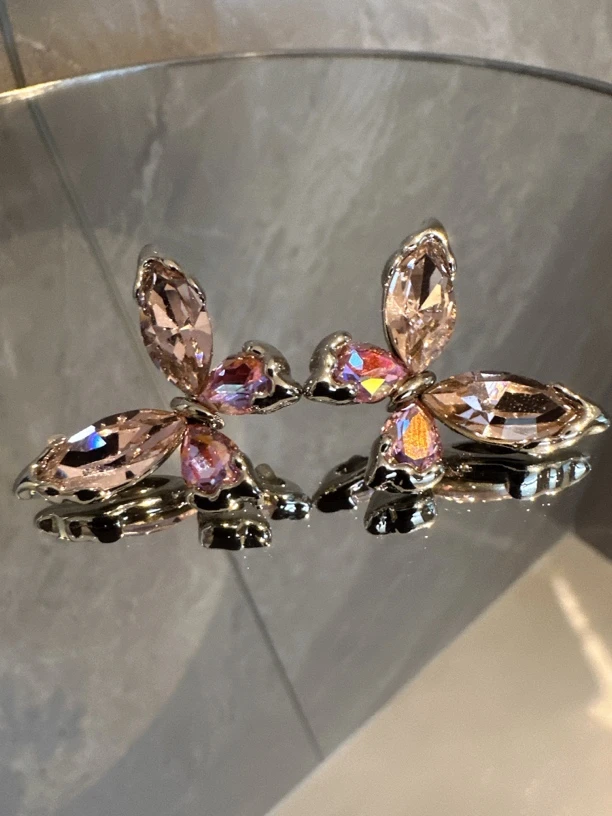 铜合金锆石耳饰 彩锆甜美温柔气质锆石蝴蝶轻奢简约独特感耳环099