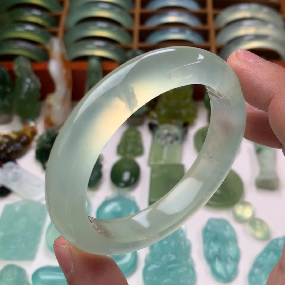 蛇纹石玉未镶嵌手镯