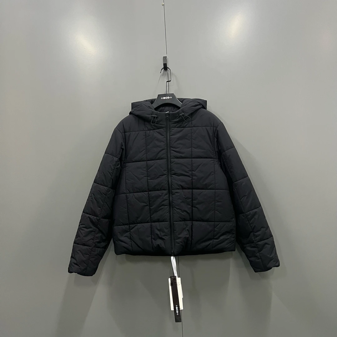 95新 BURBERRY/博柏利 tt4 黑色压纹连帽拉链外套 020004