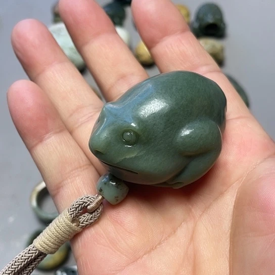鹿***革岫岩河磨玉（透闪石质玉）未镶嵌挂件