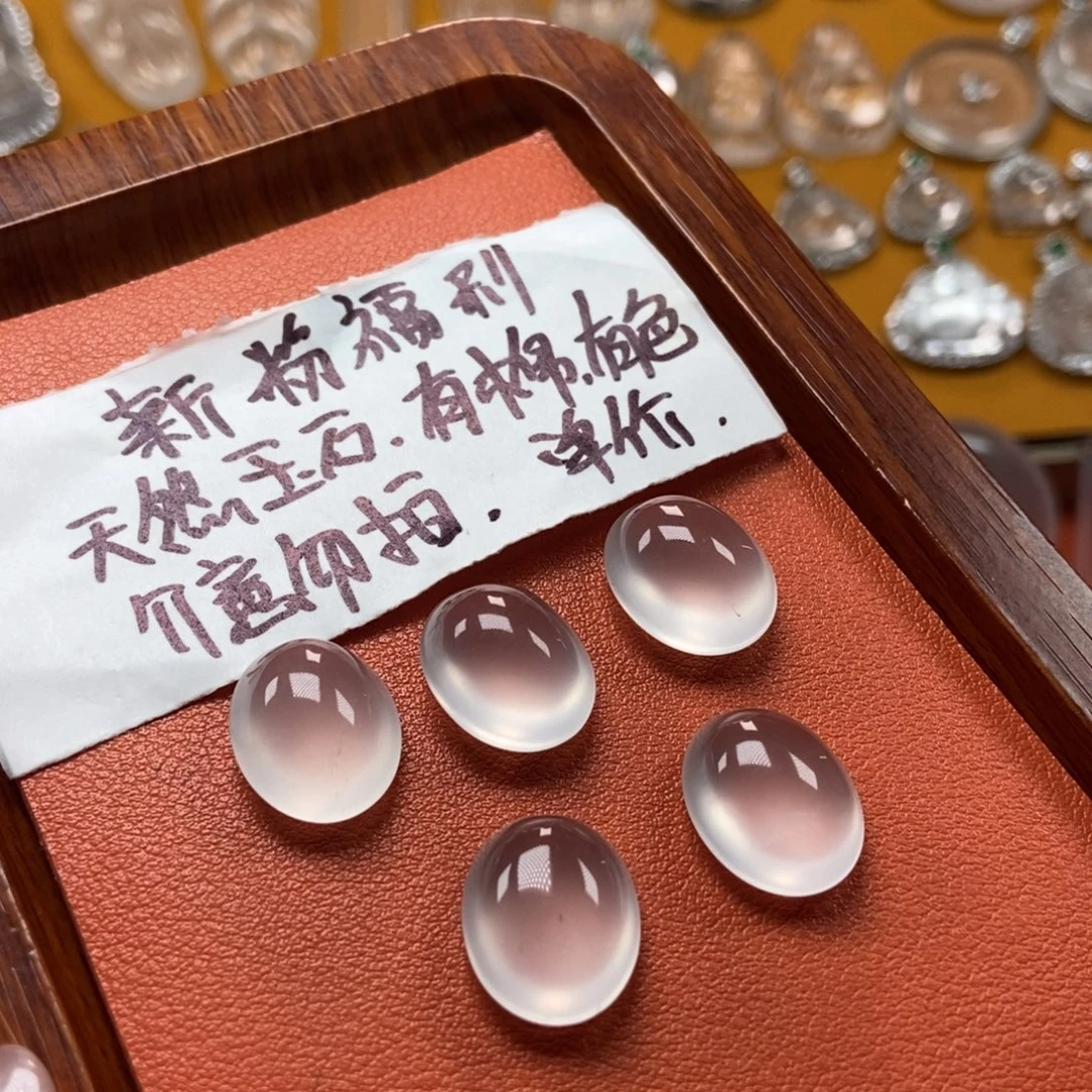 石英质玉未镶嵌颈饰