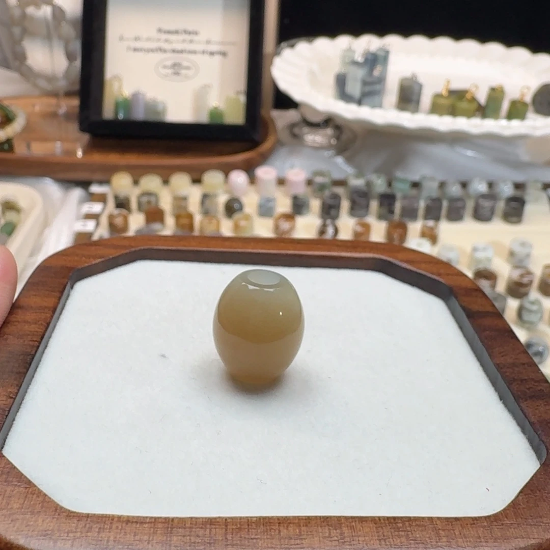 嘴***降和田玉（糖玉）未镶嵌戒指不退换