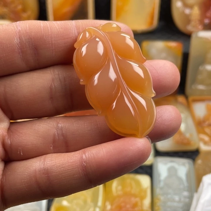 石英质玉（黄龙玉）颈饰未镶嵌