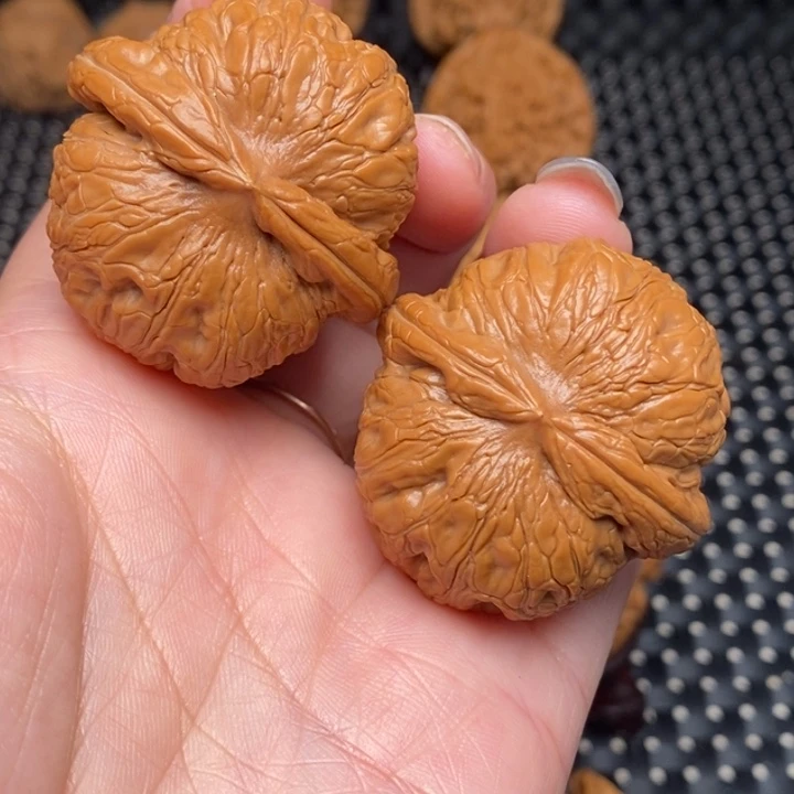 文玩核桃吊坠8元宝41