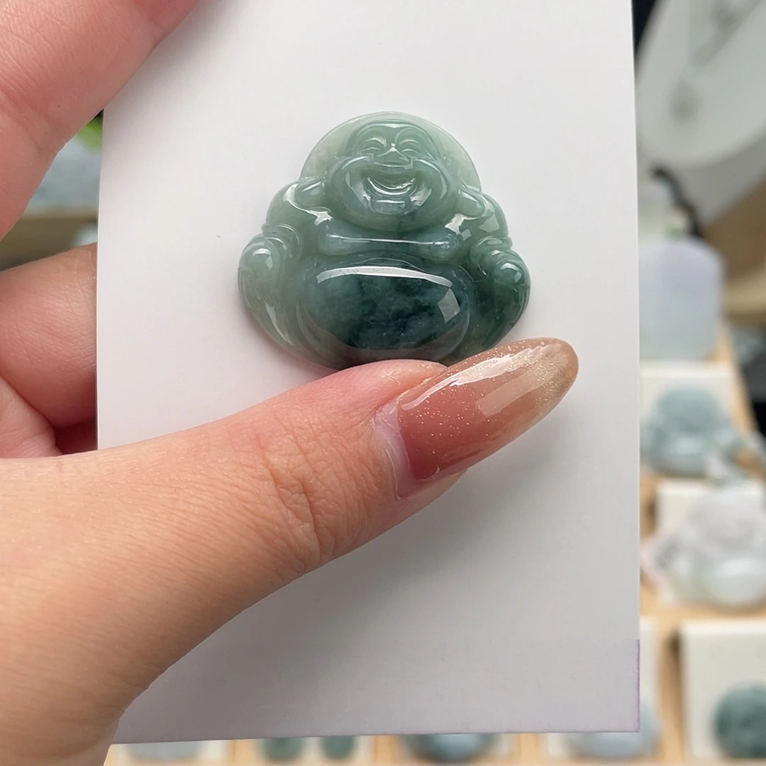 翡翠未镶嵌颈饰佛公包容心