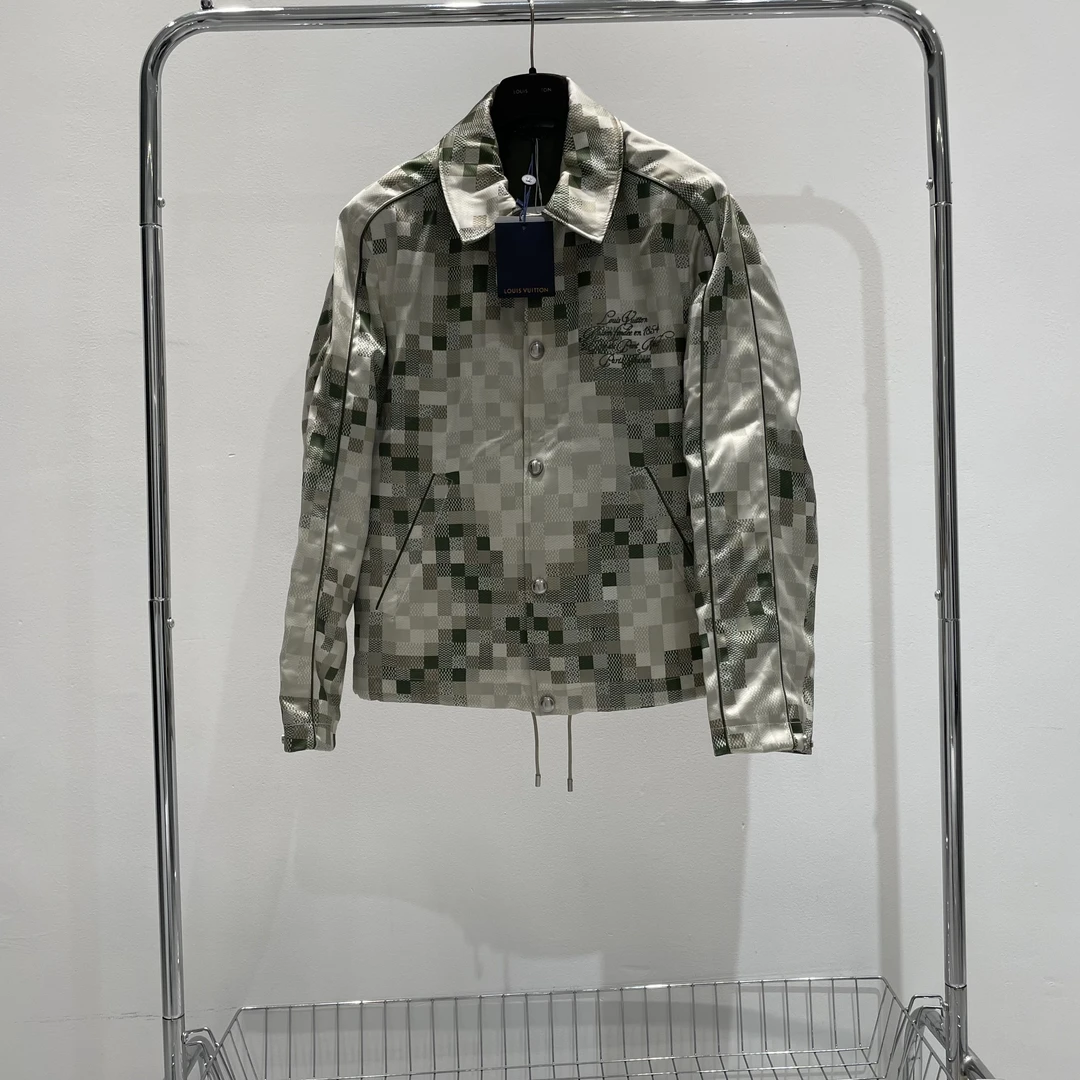 未使用 LouisVuitton/路易威登 菲董迷彩满印外套 yy01024 44/54