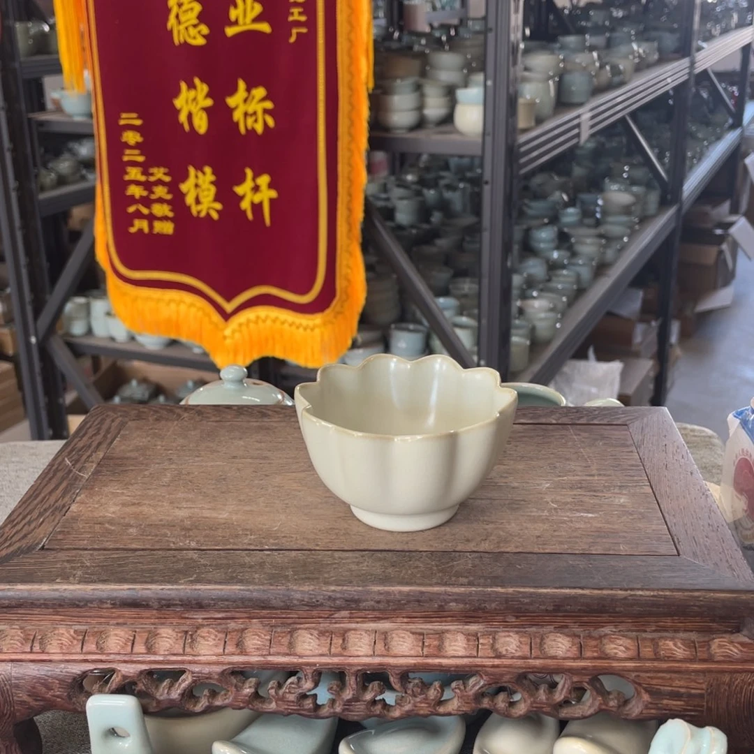 瓷片月白釉支烧莲花杯