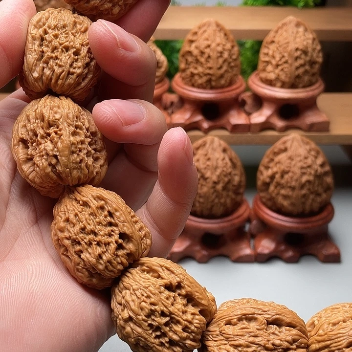 草***风文玩核桃把件南疆石手持