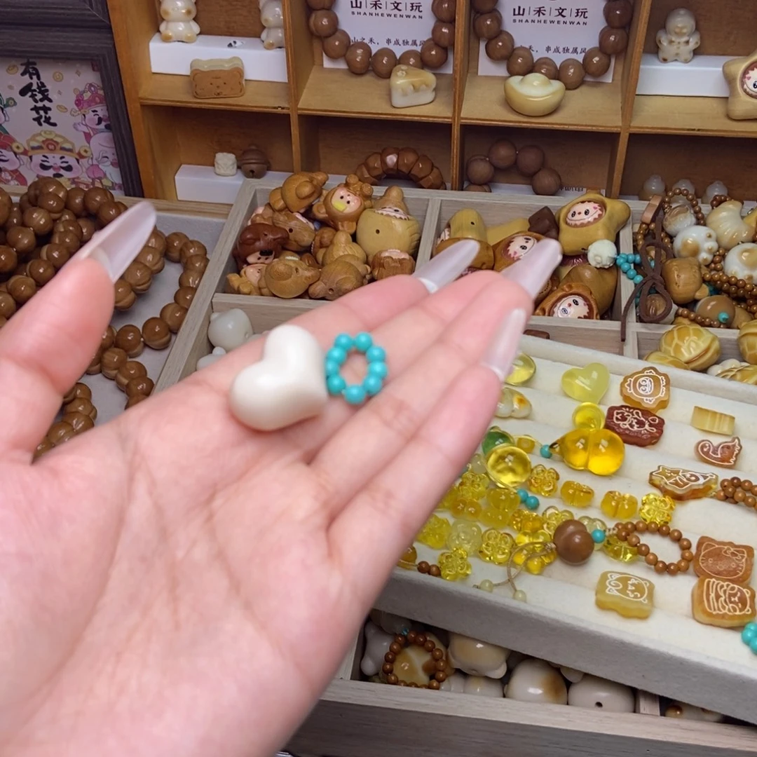 吊坠猴头核桃爱心绿卡环