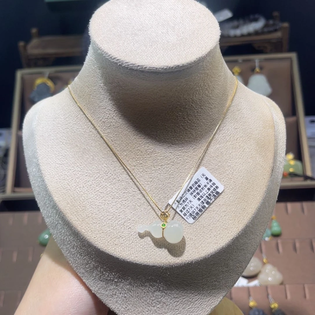 和田玉18K金镶嵌吊坠(赠链)