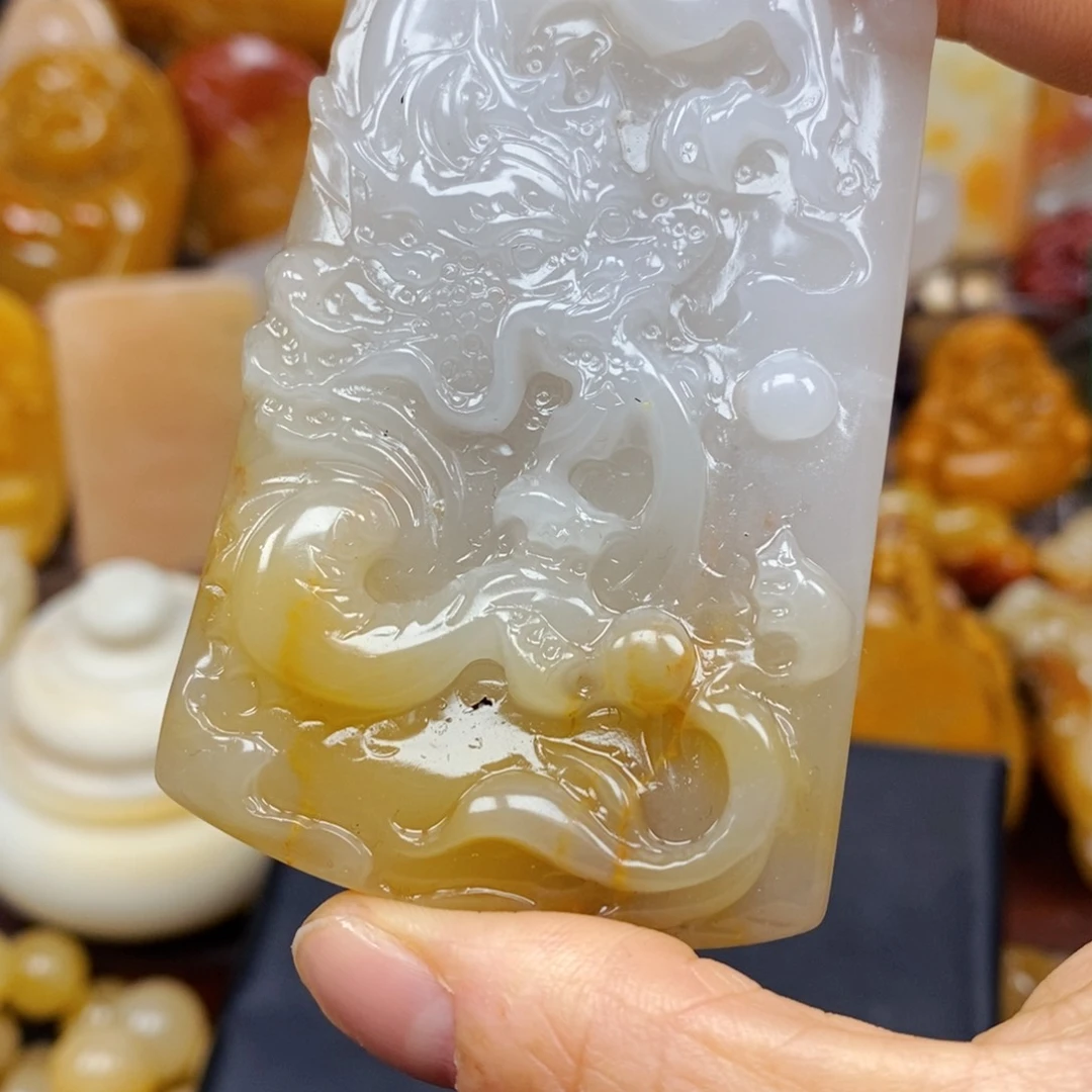 石英质玉（黄龙玉）颈饰未镶嵌