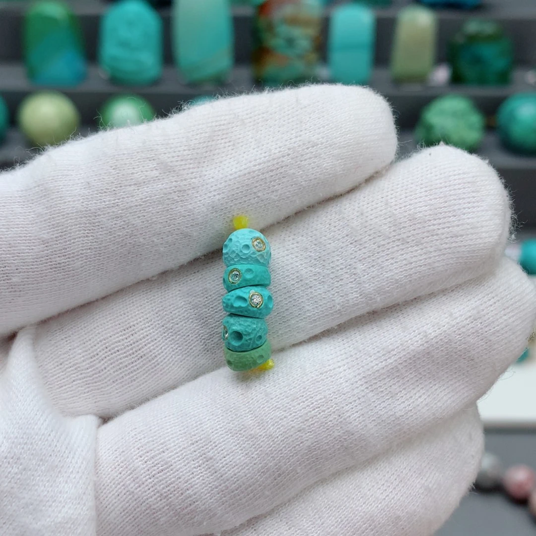 绿松石颈饰未镶嵌