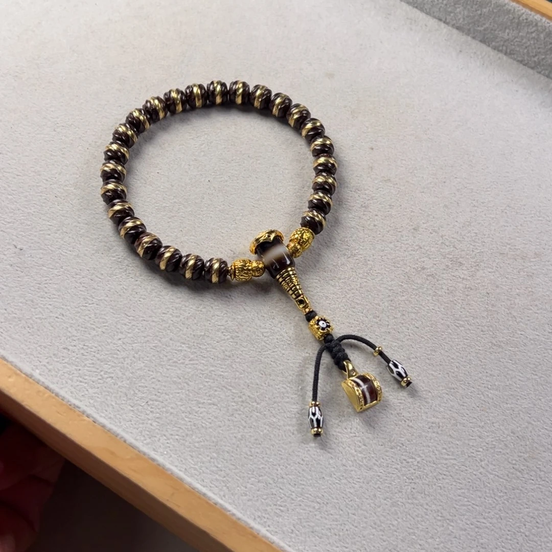 椰蒂吊坠。。。。。。。。。。。。。。