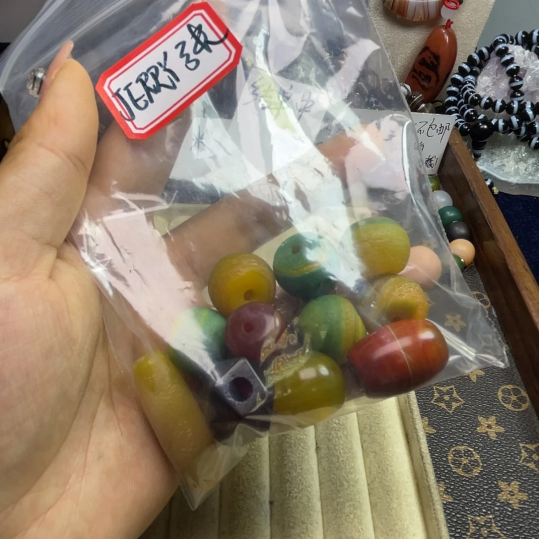 J***张玛瑙/玉髓未镶嵌珠宝半成品