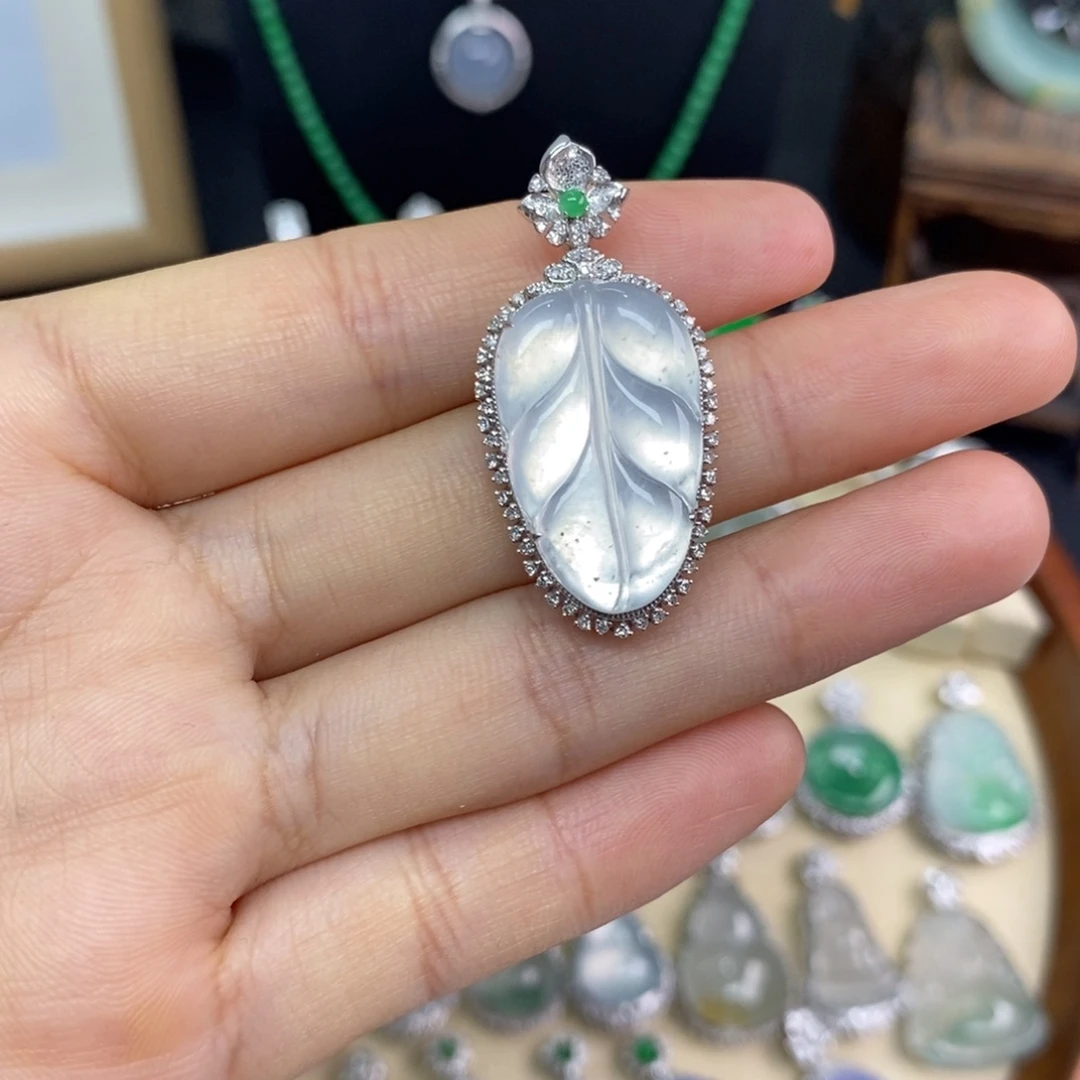 翡翠18K金镶嵌颈饰翡翠